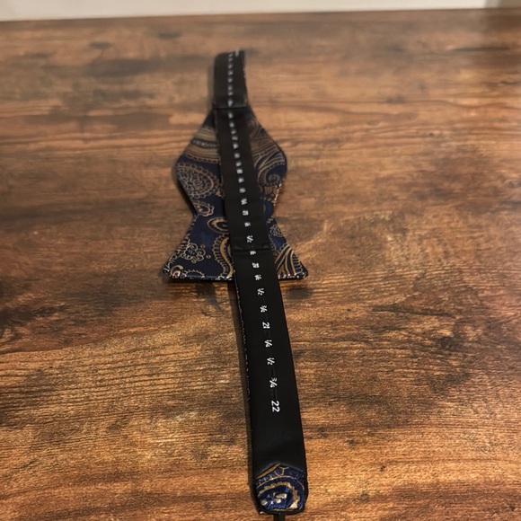 Paisley Patterned Bow Tie Blue Adjustable - Picture 3 of 3